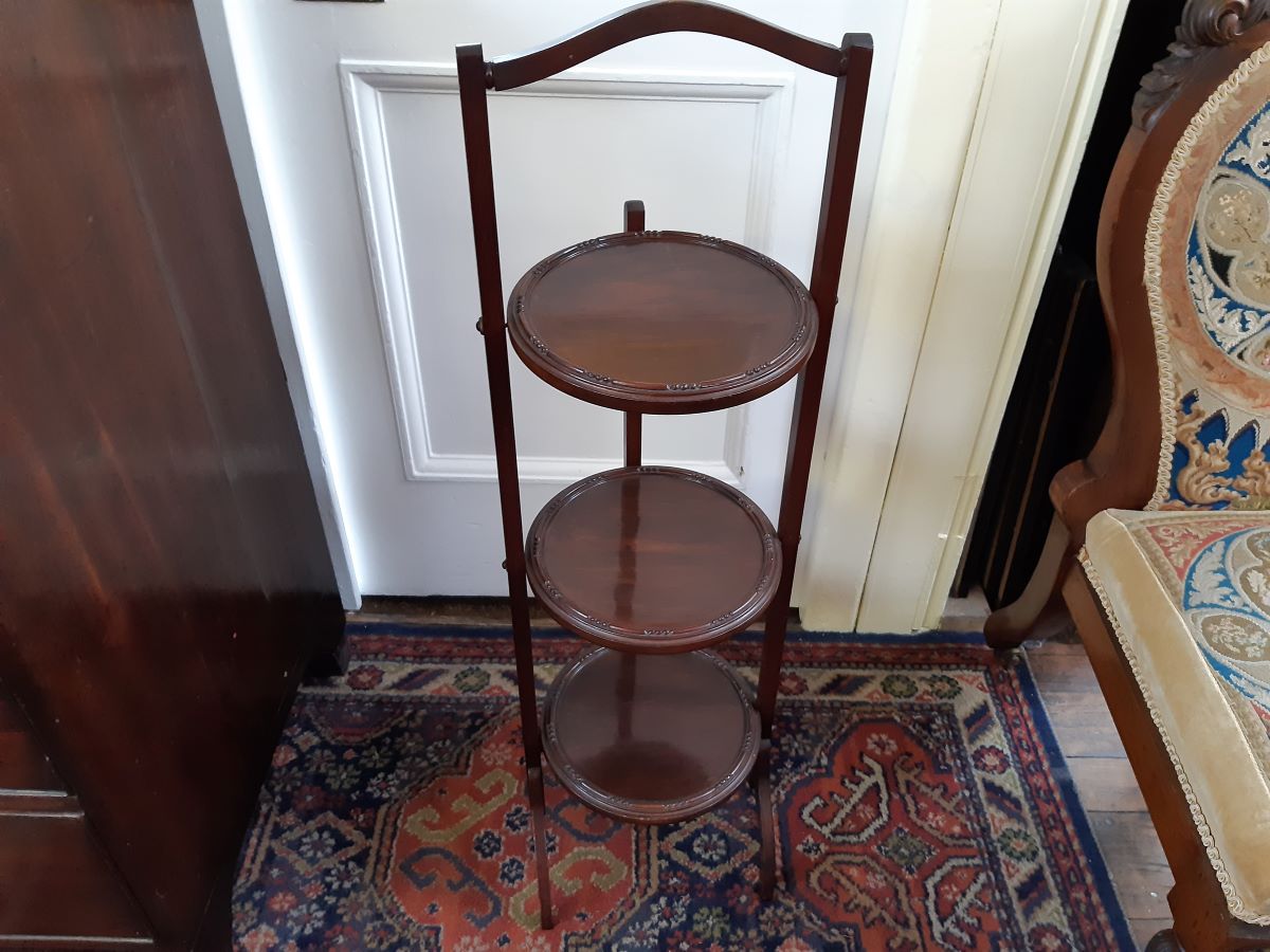 Edwardian adjustable cake stand